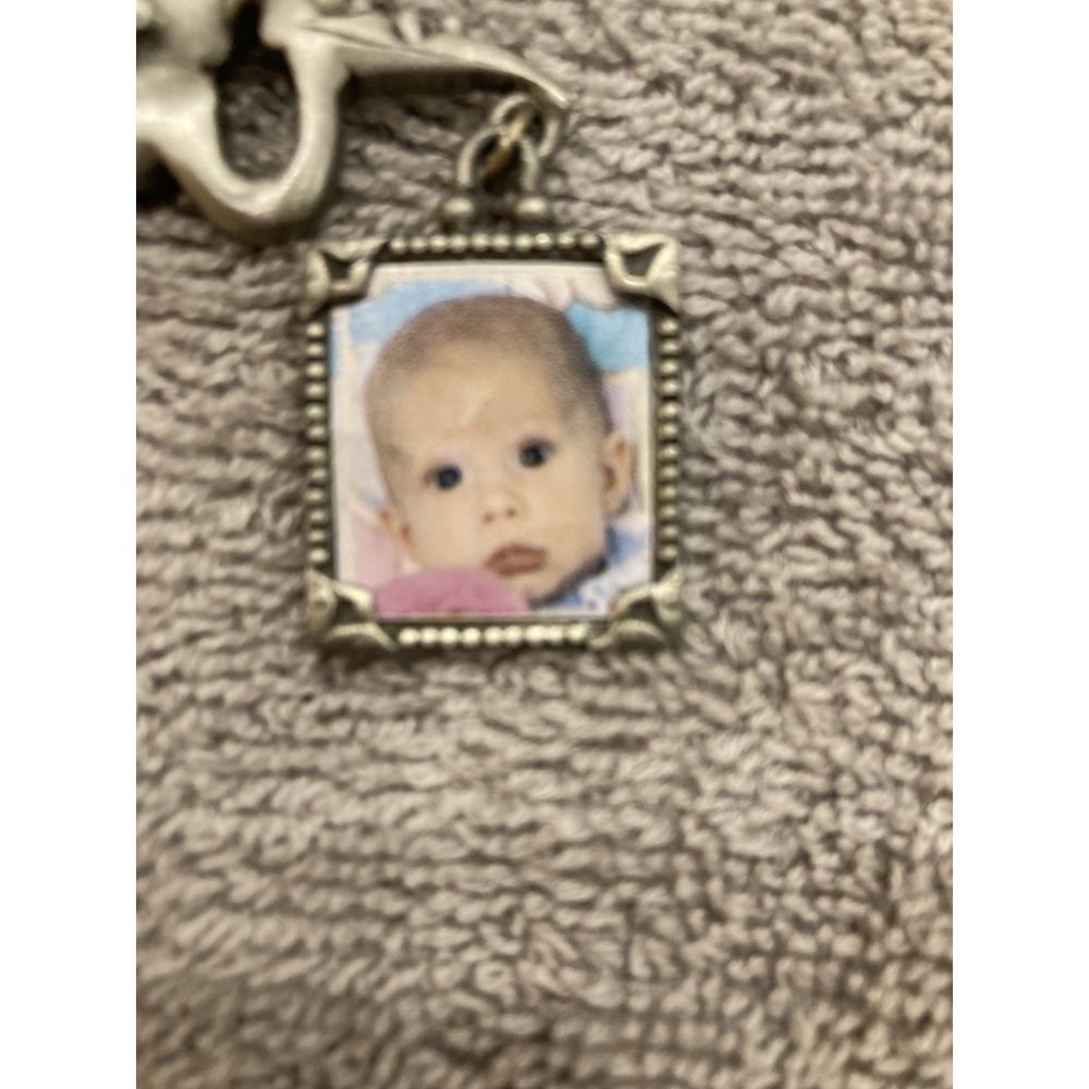 Vintage Stork Baby Photo Brooch Mid Century Baby Announcement Pin Silver Tone - Picture 3 of 6